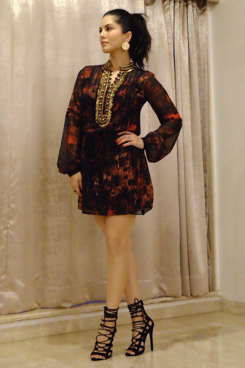 Actress Sunny Leone Latest 2017 UNSEEN Photos