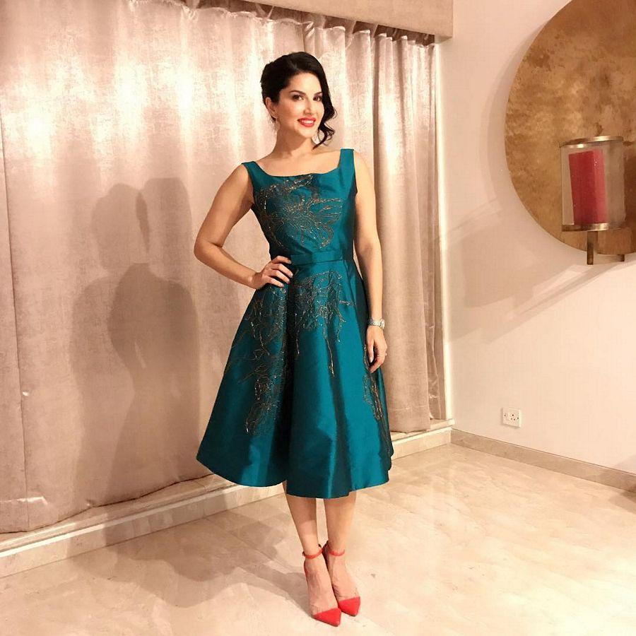 Actress Sunny Leone Rare & Unseen Pictures