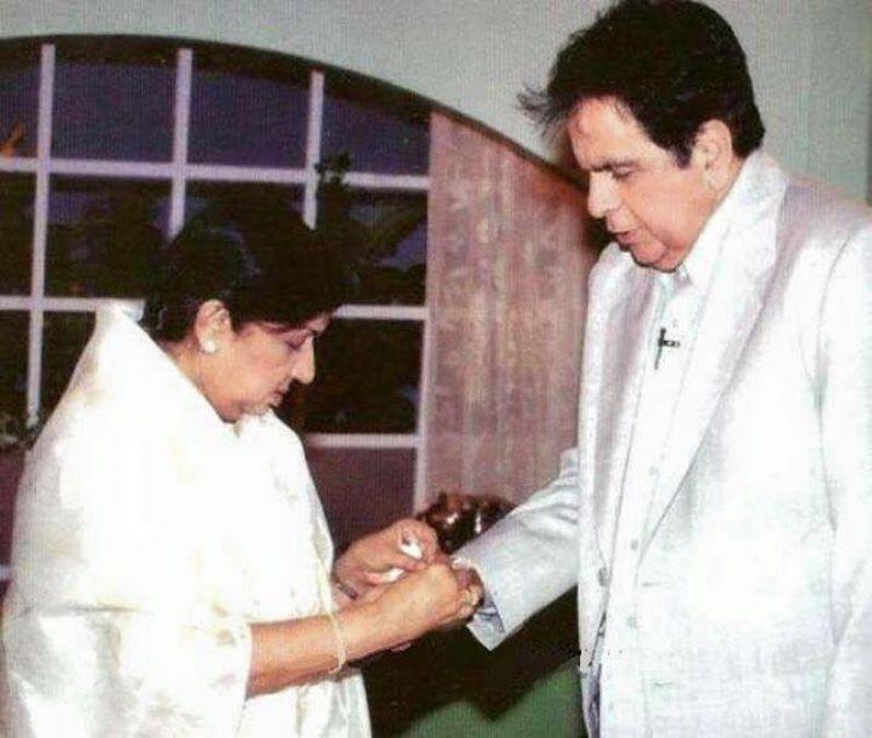 Adorable Photos that our Bollywood Stars Celebrate Raksha Bandhan
