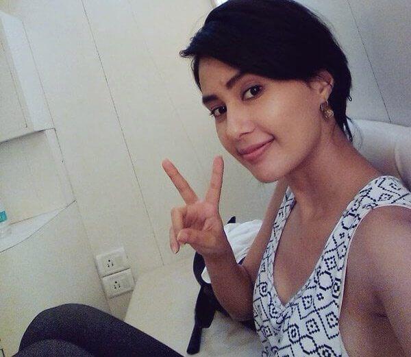 Airtel 4G Girl Sasha Chettri Selfies