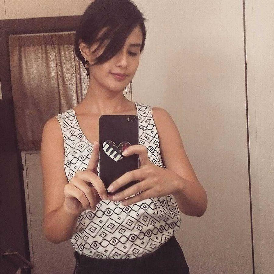 Airtel 4G Girl Sasha Chettri Selfies