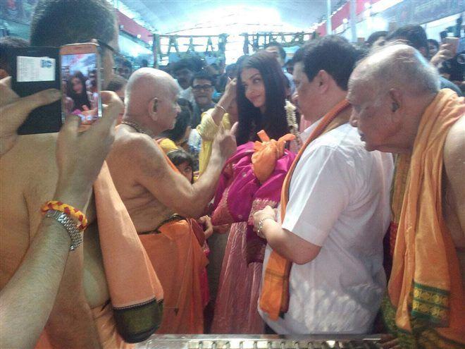 Aishwarya Rai & Sachin Tendulkar With Wife At GSB Ganpati Wadala Photos