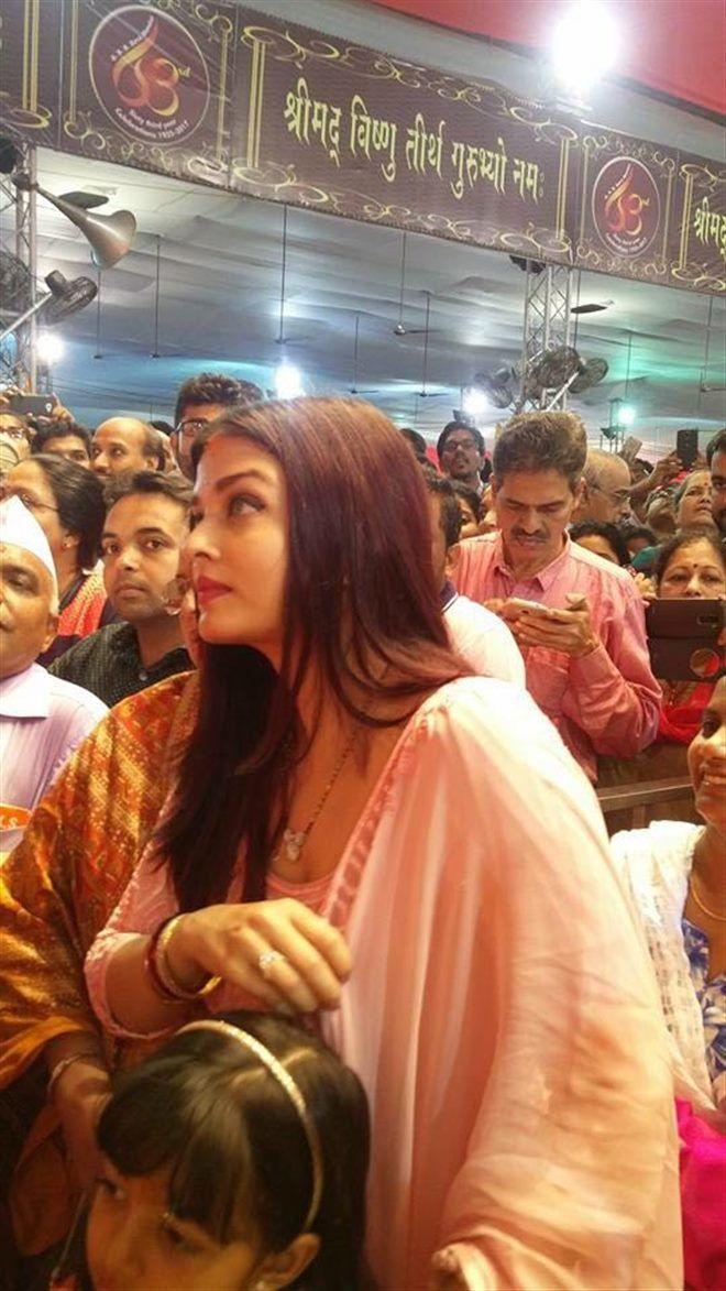 Aishwarya Rai & Sachin Tendulkar With Wife At GSB Ganpati Wadala Photos