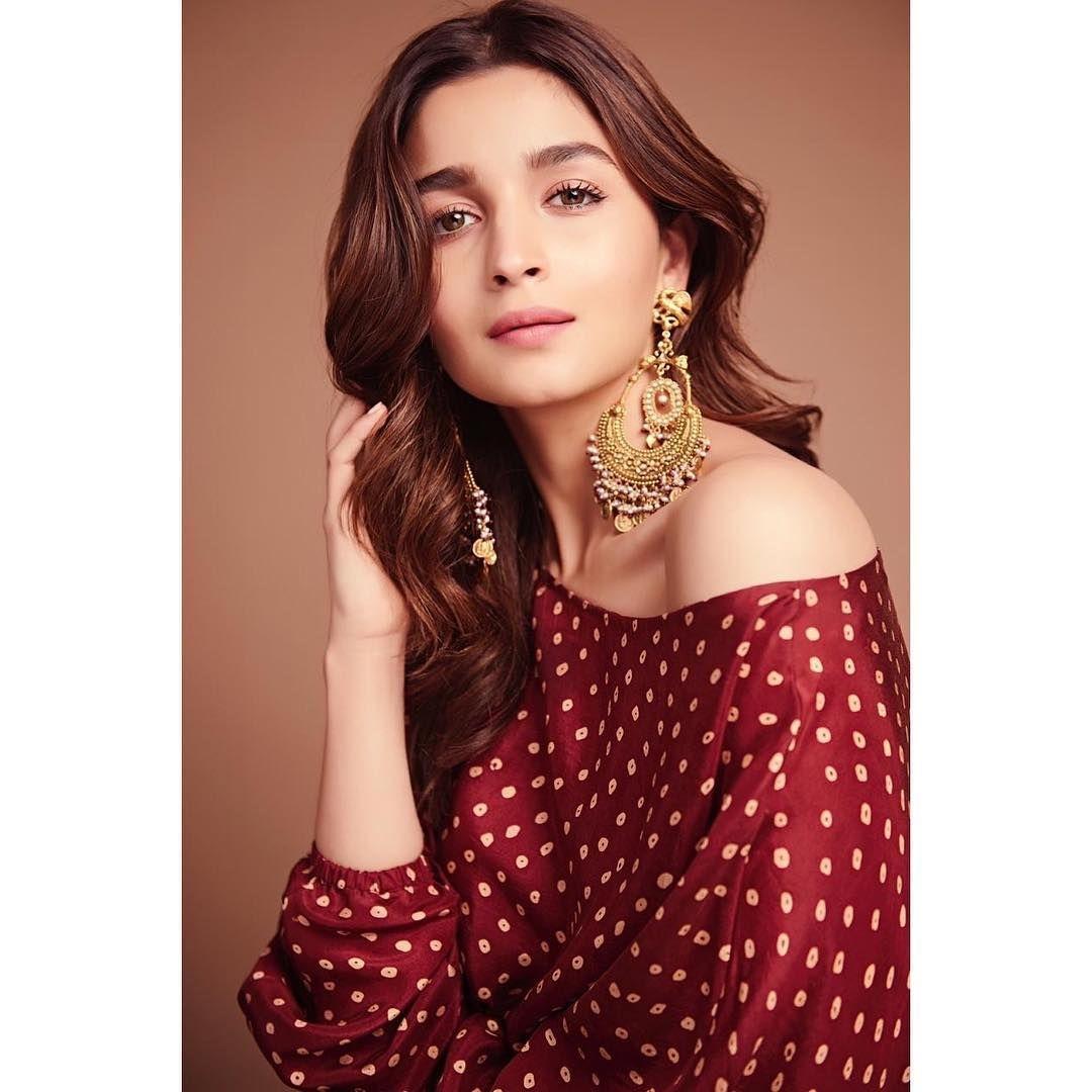 Alia and Crew at kalank promotions