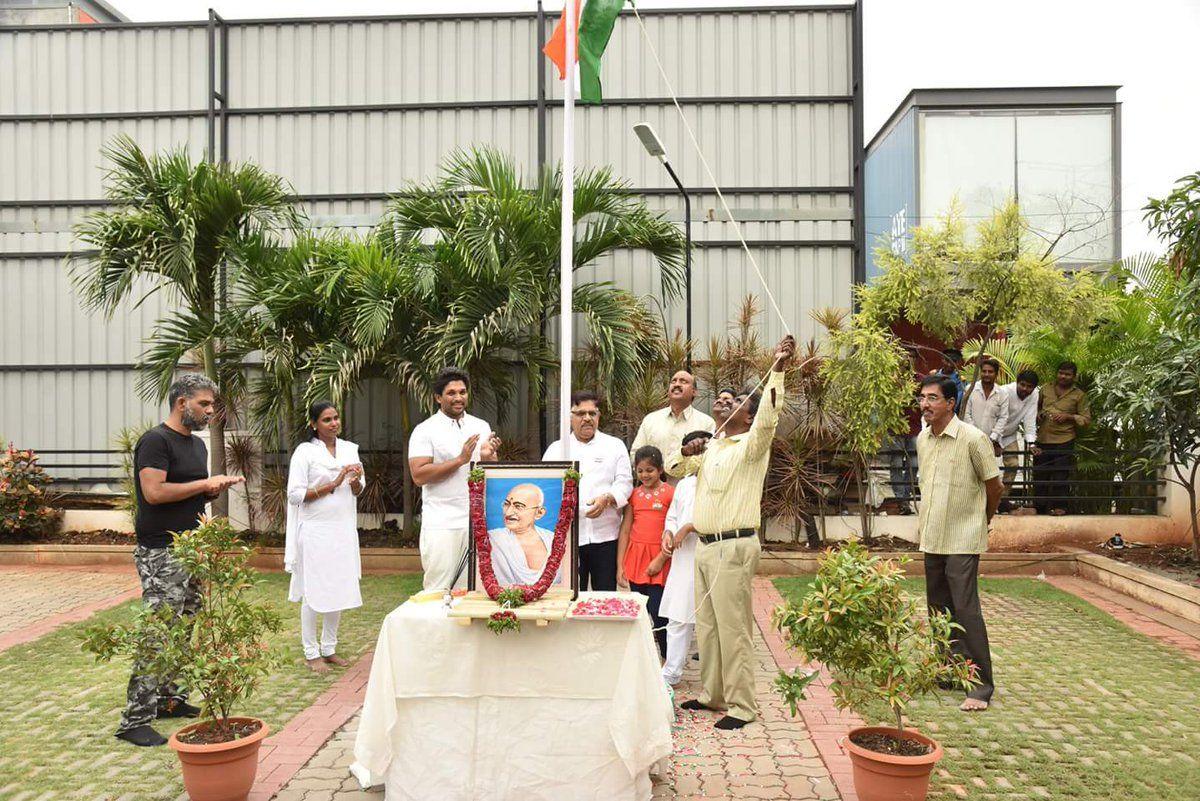 Allu Arjun Family Celebrating 72nd Independence Day Photos