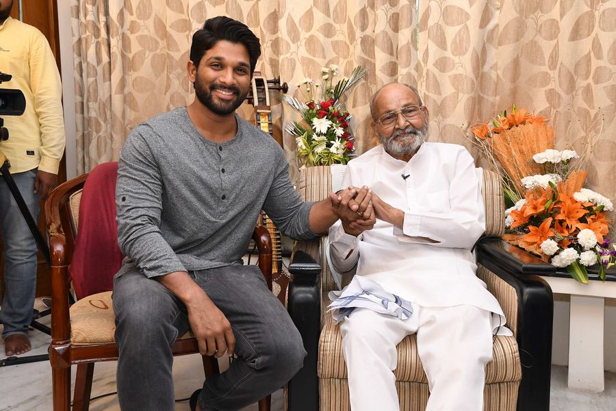 Allu Arjun Meet K Vishwanadh Photos