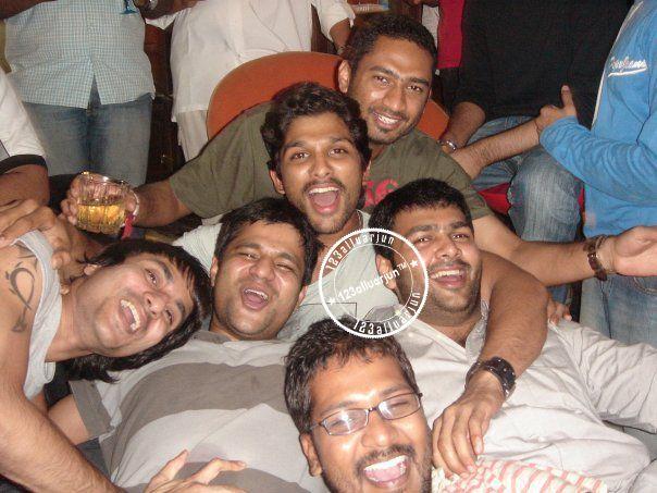 Allu Arjun Rare & Unseen Photos with Lovely Family