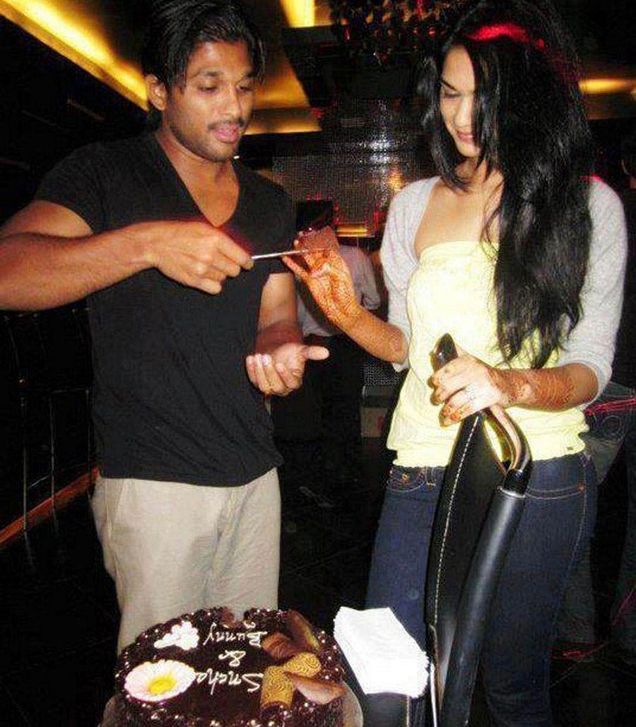 Allu Arjun Rare & Unseen Photos with Lovely Family