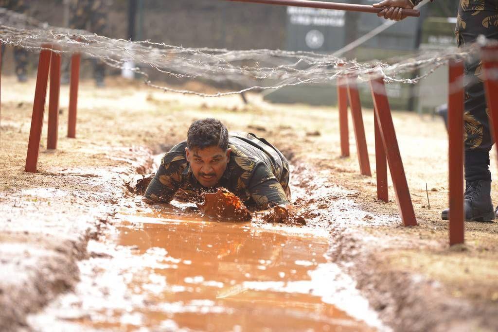 Allu Arjun working stills right from the sets of Naa Peru Surya