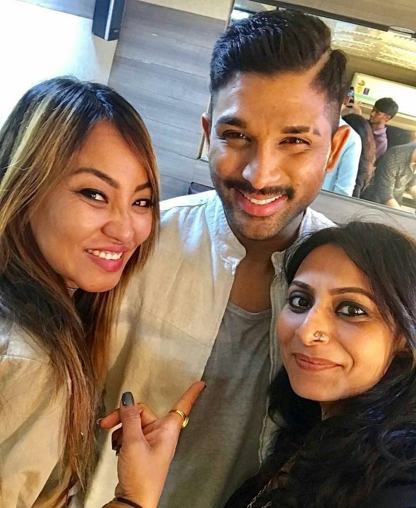 Allu Arjun working stills right from the sets of Naa Peru Surya