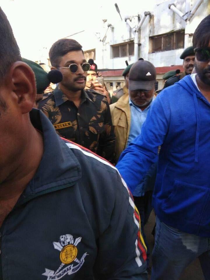 Allu Arjun working stills right from the sets of Naa Peru Surya