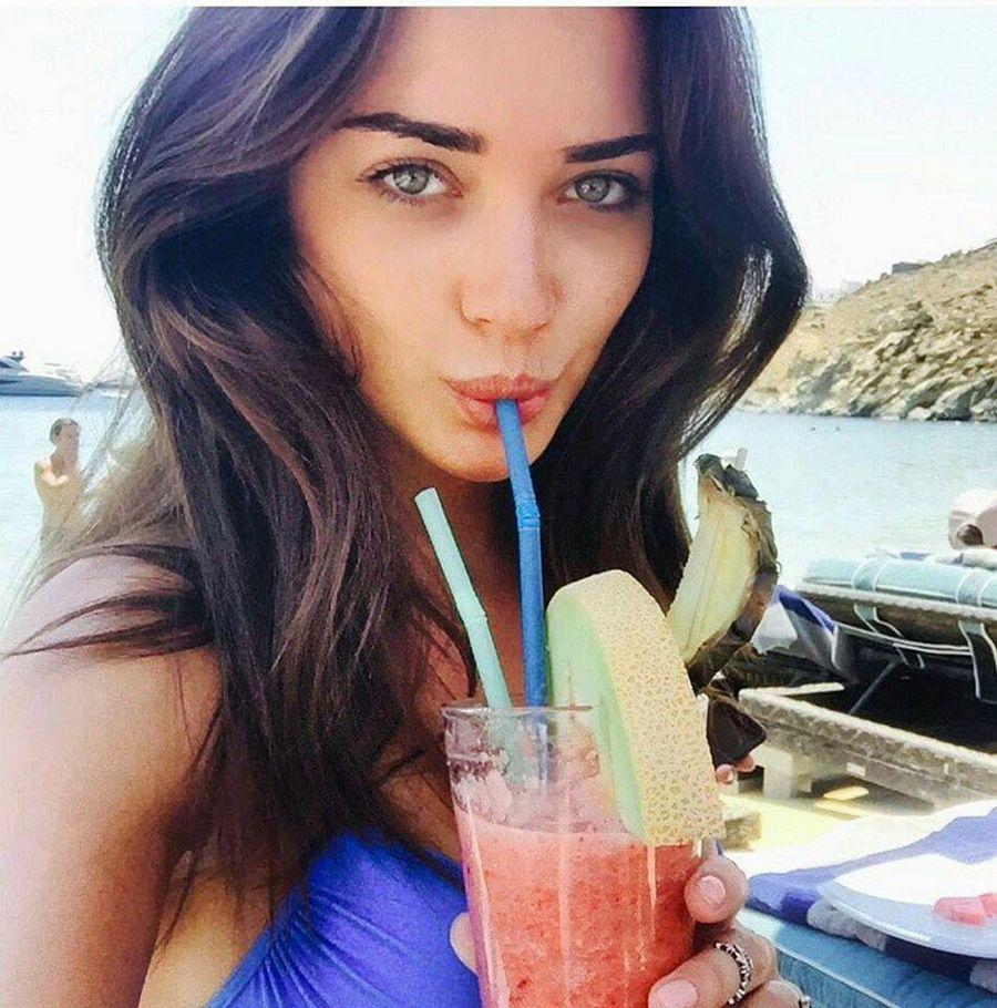 Amy Jackson Old & Unseen Pics Posing Topless