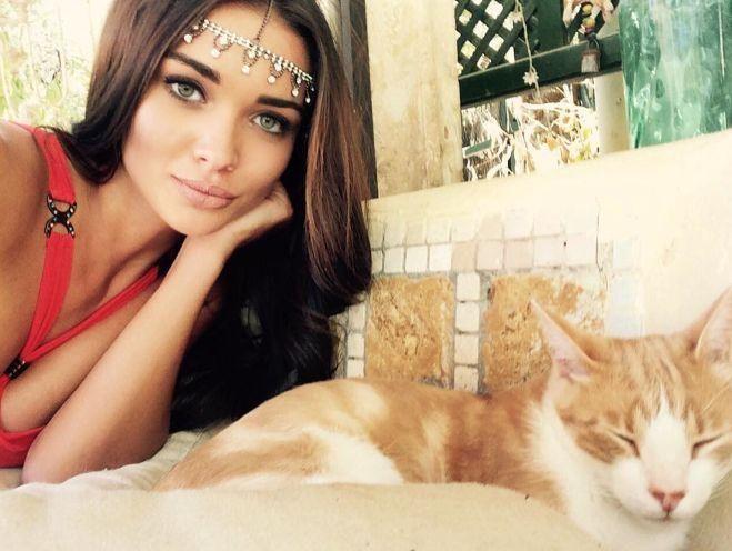 Amy Jackson Private Moments Photos Goes Viral On Internet