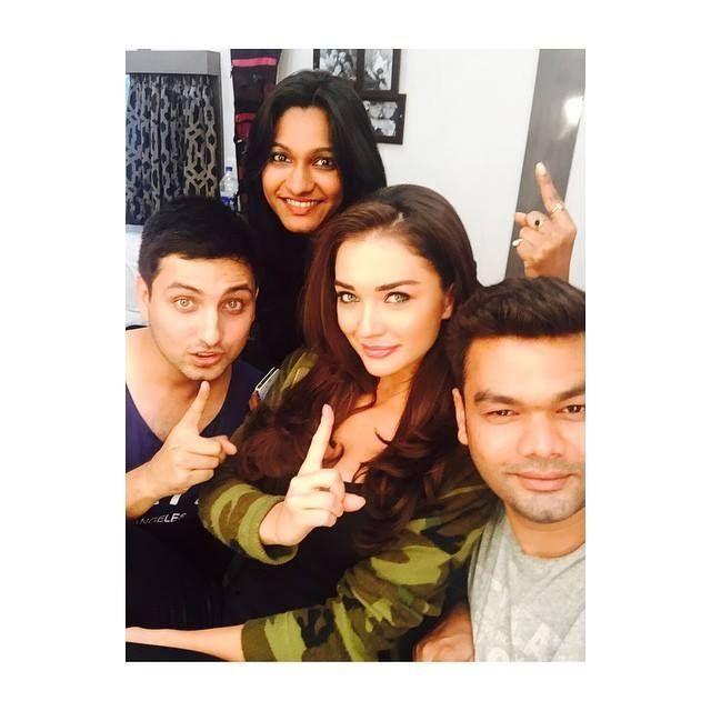 Amy Jackson Private Moments Photos Goes Viral On Internet