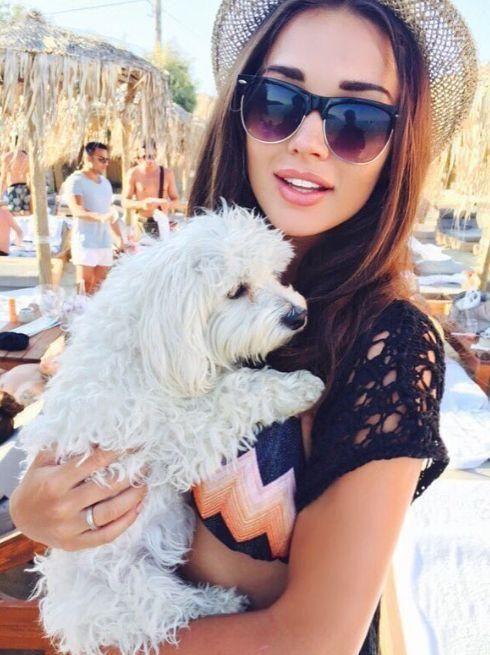 Amy Jackson Private Moments Photos Goes Viral On Internet