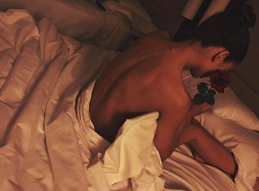 Amy Jackson UNKNOWN Private Moments Photos Goes Viral On Internet