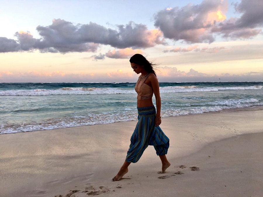 Amy Jackson UNKNOWN Private Moments Photos Goes Viral On Internet