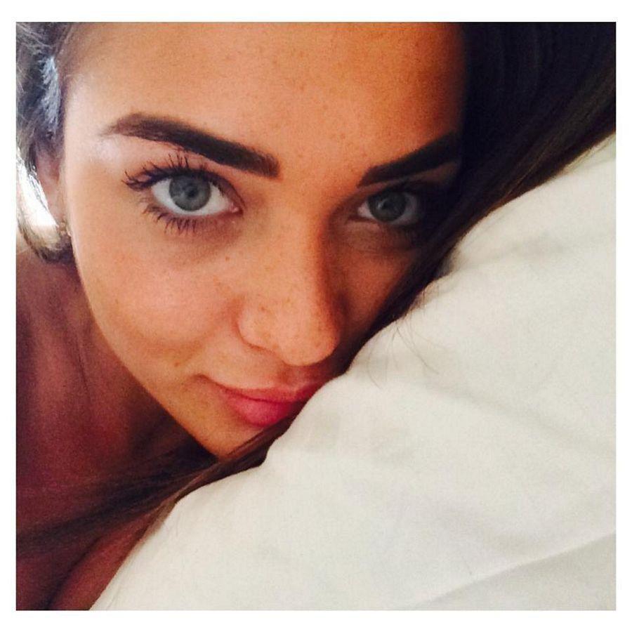 Amy Jackson UNKNOWN Private Moments Photos Goes Viral On Internet