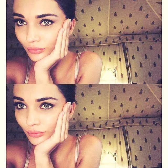 Amy Jackson UNKNOWN Private Moments Photos Goes Viral On Internet