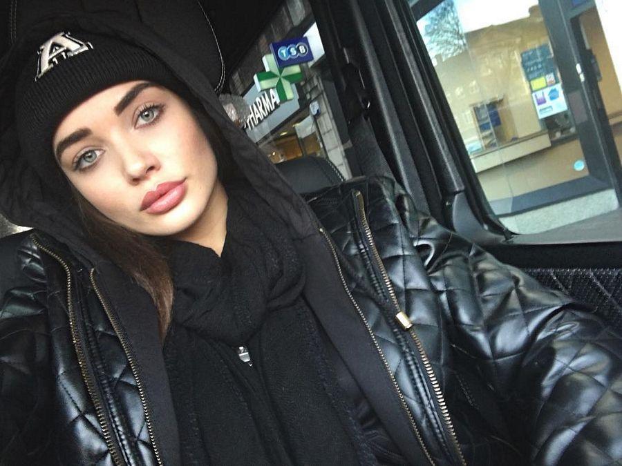 Amy Jackson UNKNOWN Private Moments Photos Goes Viral On Internet