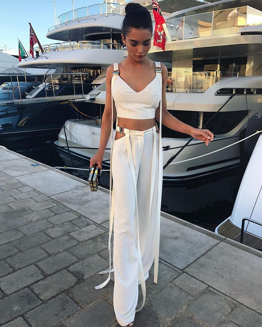 Amy Jackson UNKNOWN Private Moments Photos Goes Viral On Internet