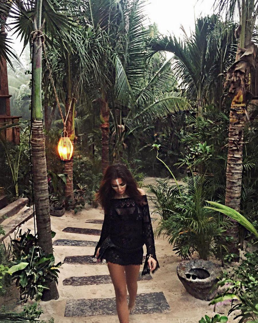 Amy Jackson UNKNOWN Private Moments Photos Goes Viral On Internet