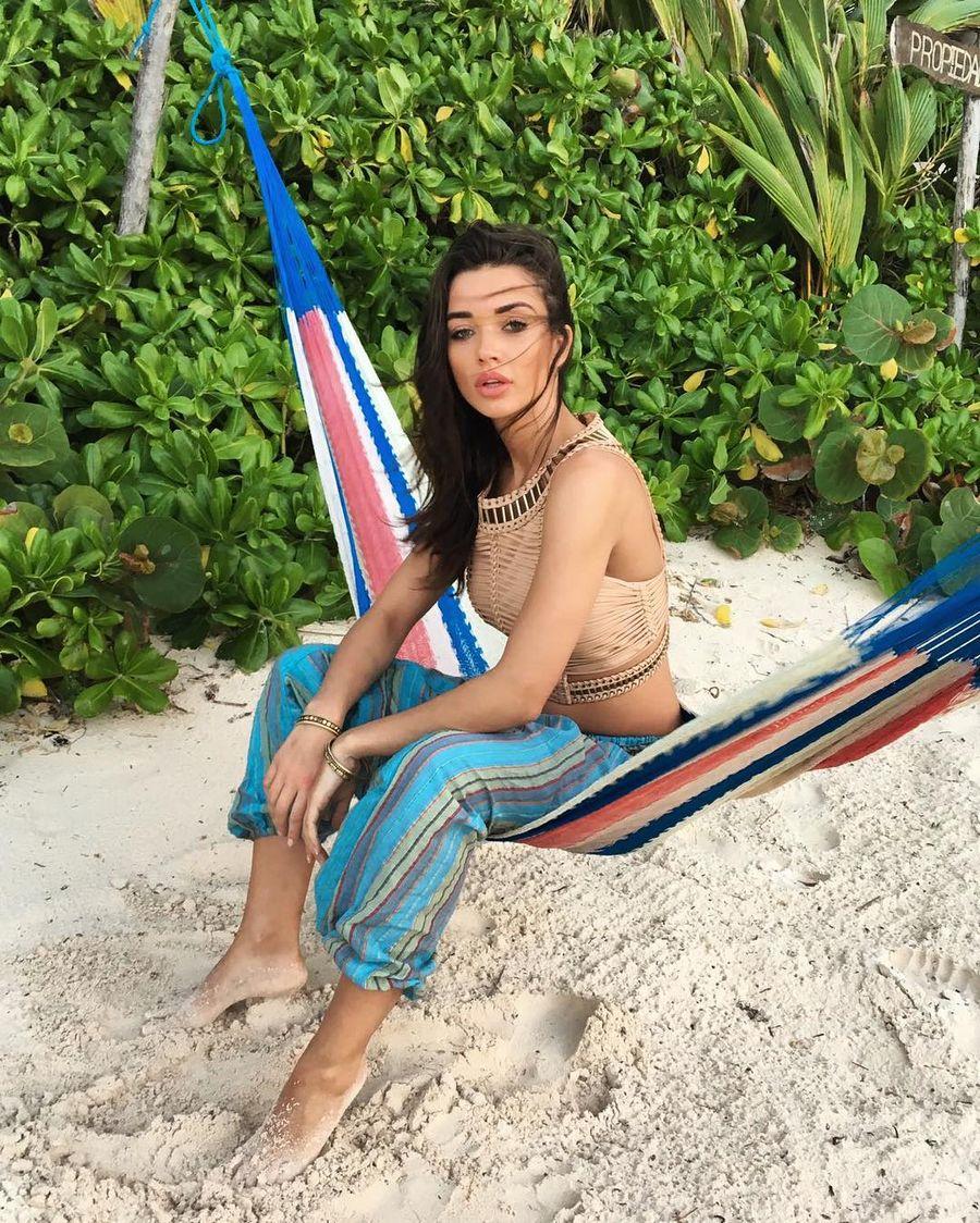 Amy Jackson UNKNOWN Private Moments Photos Goes Viral On Internet