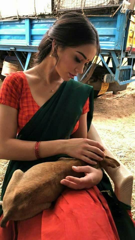 Amy Jackson on the sets of her Kannada Film The Villain