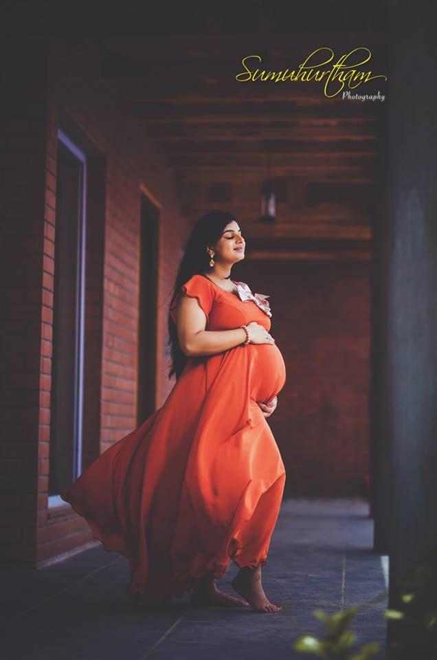 Anchor Mrudula Maternity Photoshoot Stills