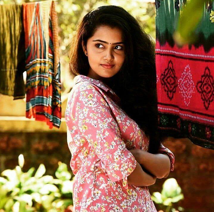 Anupama Parameswaran Without Makeup Rare & Unseen Photos