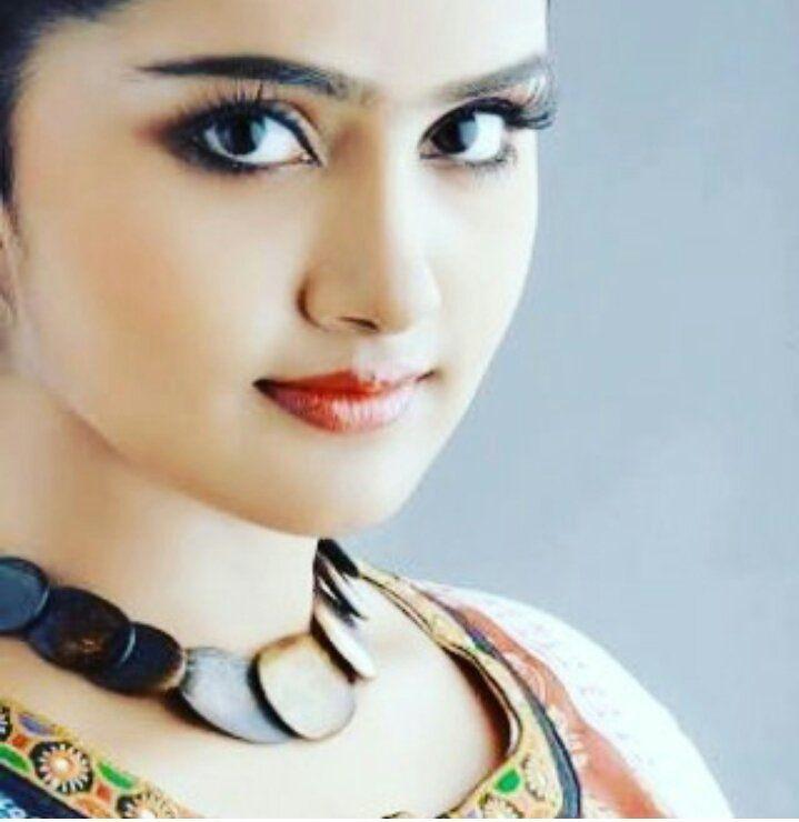 Anupama Parameswaran Without Makeup Rare & Unseen Photos