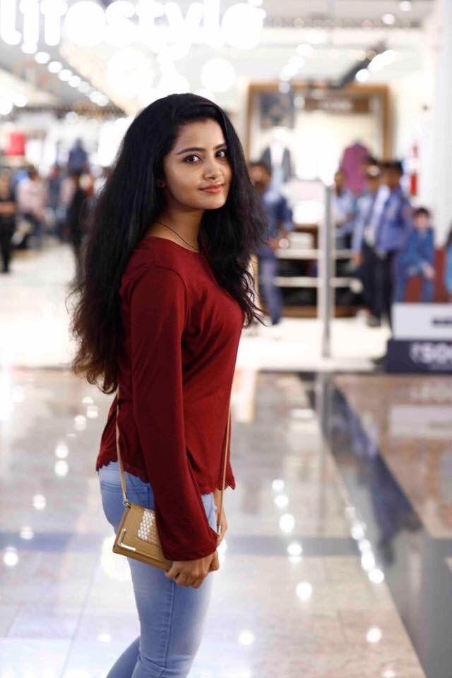 Anupama Parameswaran Without Makeup Rare & Unseen Photos