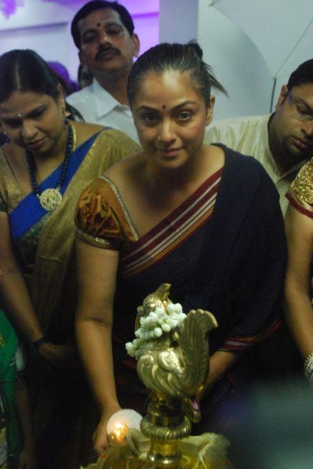 B'DAY SPECIAL: Tamil Actress Simran Bagga Rare & Unseen Personal Photos