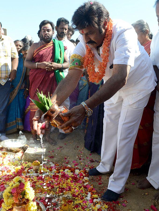 Balakrishna Perfoms Special Prayers At Sri Peta Venkataramana Swamy Temple