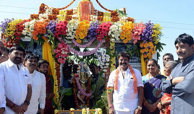 Balakrishna Perfoms Special Prayers At Sri Peta Venkataramana Swamy Temple