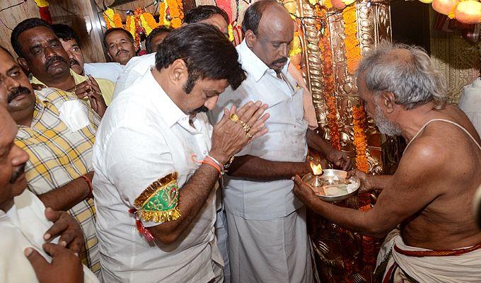 Balakrishna Perfoms Special Prayers At Sri Peta Venkataramana Swamy Temple