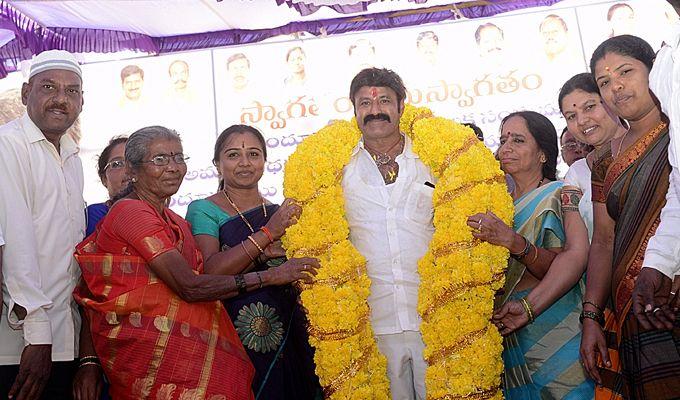 Balakrishna Perfoms Special Prayers At Sri Peta Venkataramana Swamy Temple