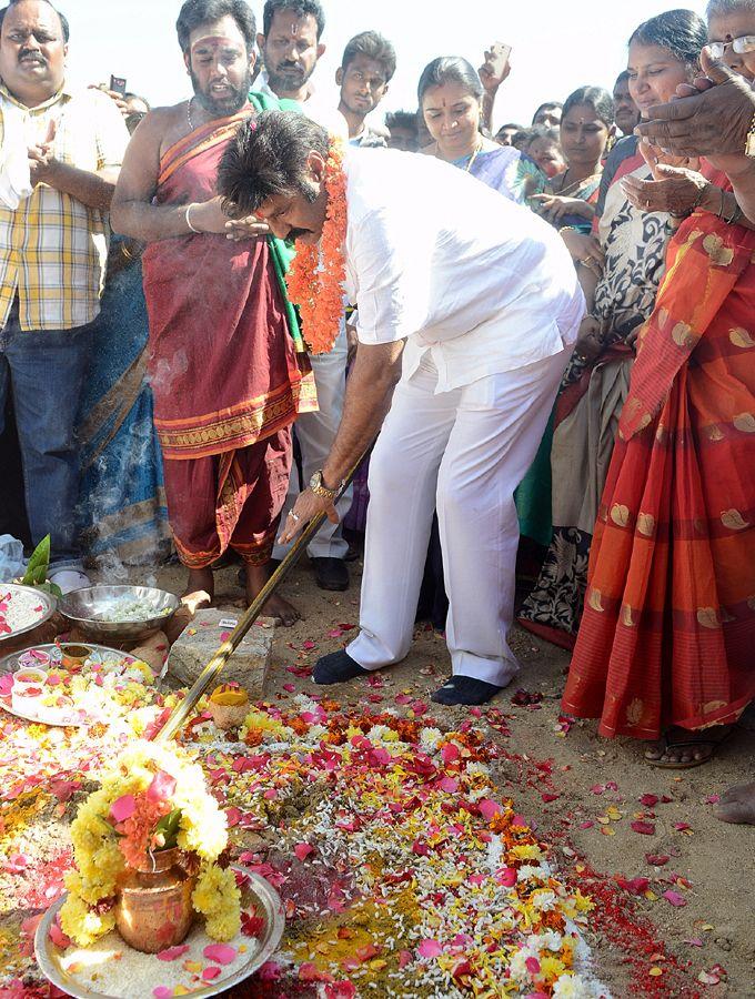 Balakrishna Perfoms Special Prayers At Sri Peta Venkataramana Swamy Temple