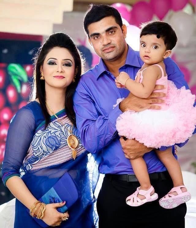 Bangladeshi Cricketers Wives & family Unseen photos