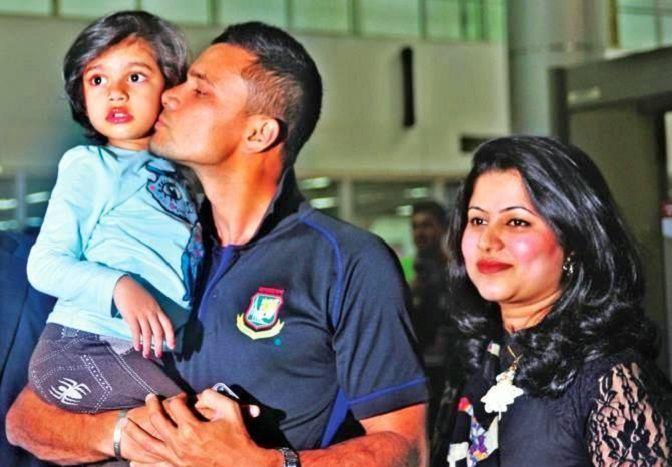 Bangladeshi Cricketers Wives & family Unseen photos