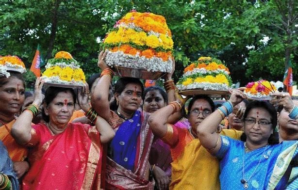 Bathukamma Telangana Flower Festival Wallpapers