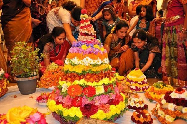 Bathukamma Telangana Flower Festival Wallpapers