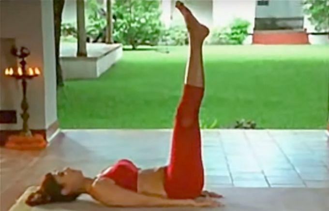 Bend it like them! Celebs while doing Yoga Unseen Pictures