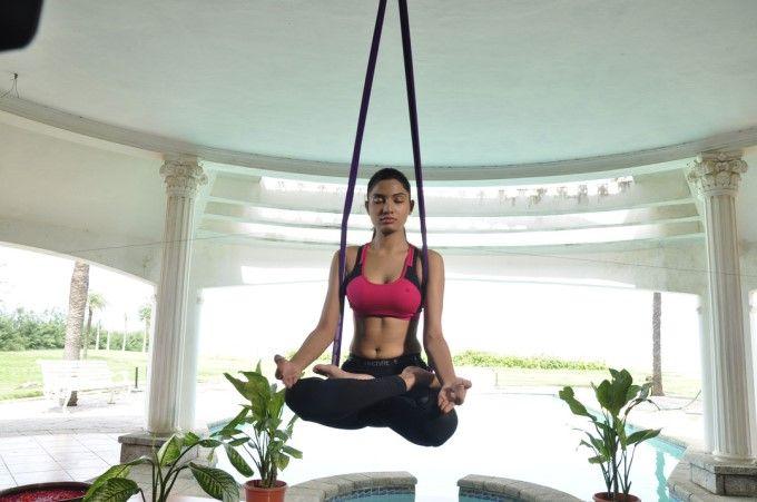 Bend it like them! Celebs while doing Yoga Unseen Pictures