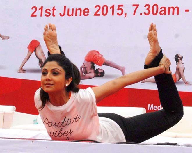 Bend it like them! Celebs while doing Yoga Unseen Pictures