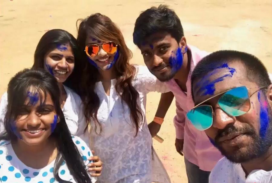Bigg Boss Contestant Kathi Karthika Personal Photos
