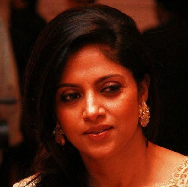 Side Actress Nadhiya Unseen Photos Collections!