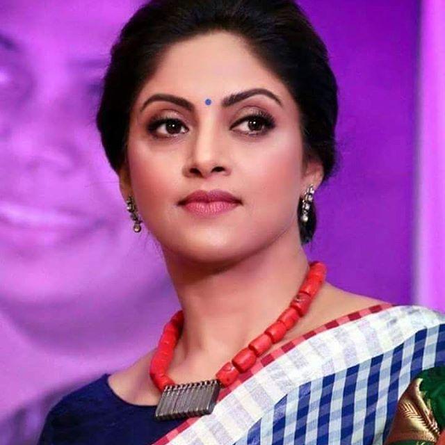 Side Actress Nadhiya Unseen Photos Collections!