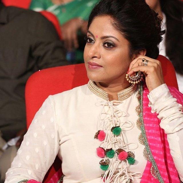 Side Actress Nadhiya Unseen Photos Collections!