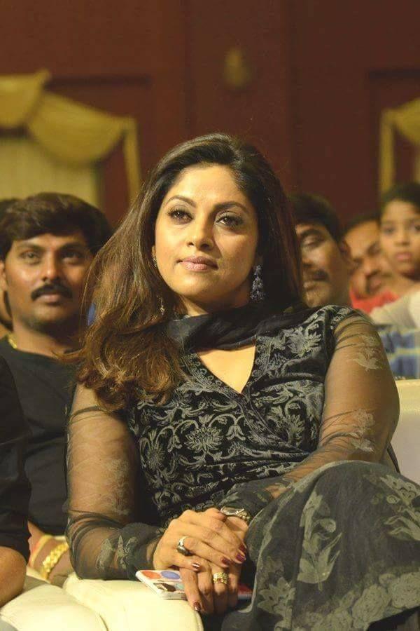 Side Actress Nadhiya Unseen Photos Collections!